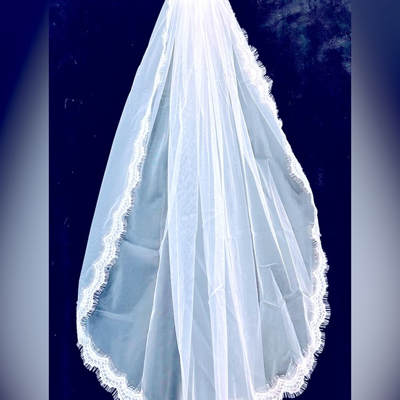 💕A single Tiered Bridal Wedding Veil. - Picture 5 of 6